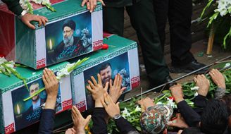 总统猝逝搅动政局 伊朗能否躲过“硬着陆”