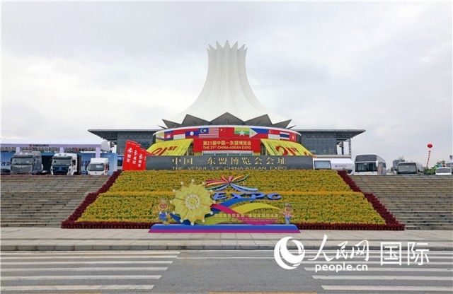 �й������˲������ַ�����������ʻ�չ���ĵ��⾰֮һ������������ ��������
