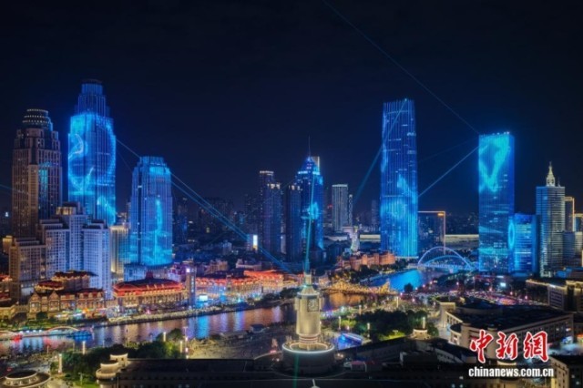 8��22���������ĺ���ҹ���ƹ��㡣���գ���򡰺���֮ҹ���ƹ������£��ԡ������㡱�������㡱�������㡱��������չʾ�˴�ɳĮ���嵽�����ǺӵĶ������⣬ͨ����Ӱ�����й������硢��ʷ��δ���Ĺ��¡�2025���Ϻ�������֯��Ὣ��8��31����9��1���������У��⽫���й�����������Ϻ���֯��ᣬҲ�����Ϻ���֯����������ģ����һ���ᣬ��ʱ20������ҵ��쵼�˺�10λ������֯�����˽����׺���֮����(���˻���Ƭ)<a target='_blank' href='/'><p  align=