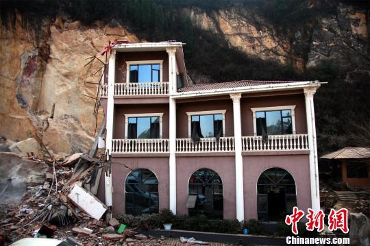 湖北南漳山体崩塌脱险者响声很大气流很强