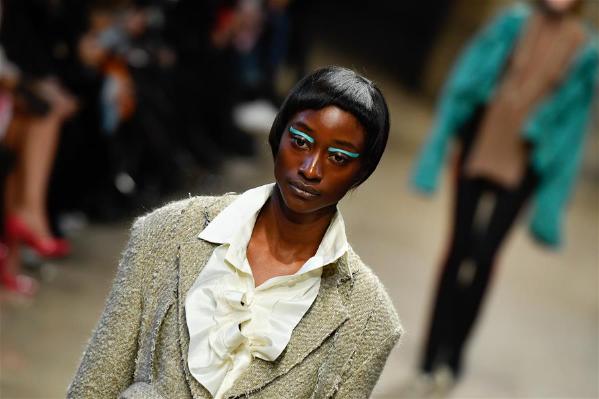 巴黎时装周:香港设计师品牌发布秋冬女装