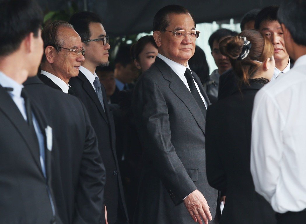 台当局追退休金连战或返还983万连办绝不接受污蔑