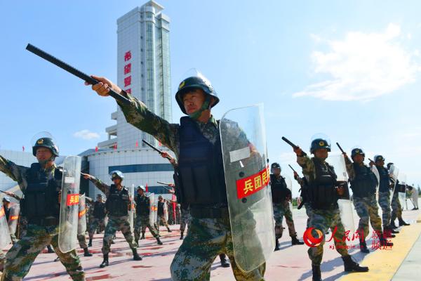 新疆兵团十二师民兵反恐维稳秀拳脚组图