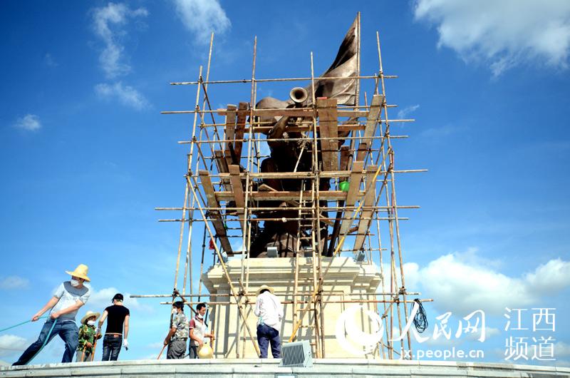 高清图:先睹为快 南昌建军雕塑广场八一节开放