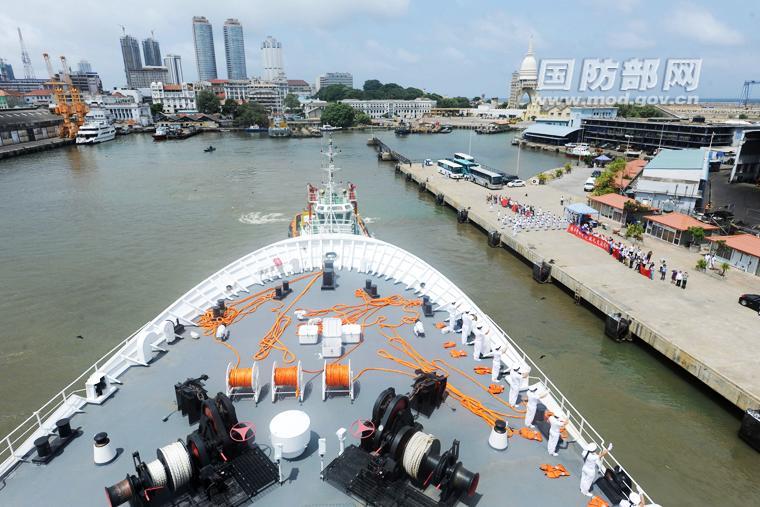 中国海军和平方舟医院船离开斯里兰卡前往亚丁