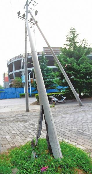 这根电线杆该退休了