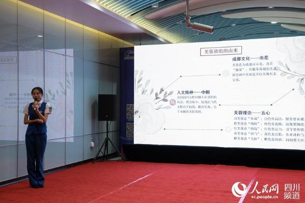 成都市民代表体验地铁10号线 点赞:温馨又便捷