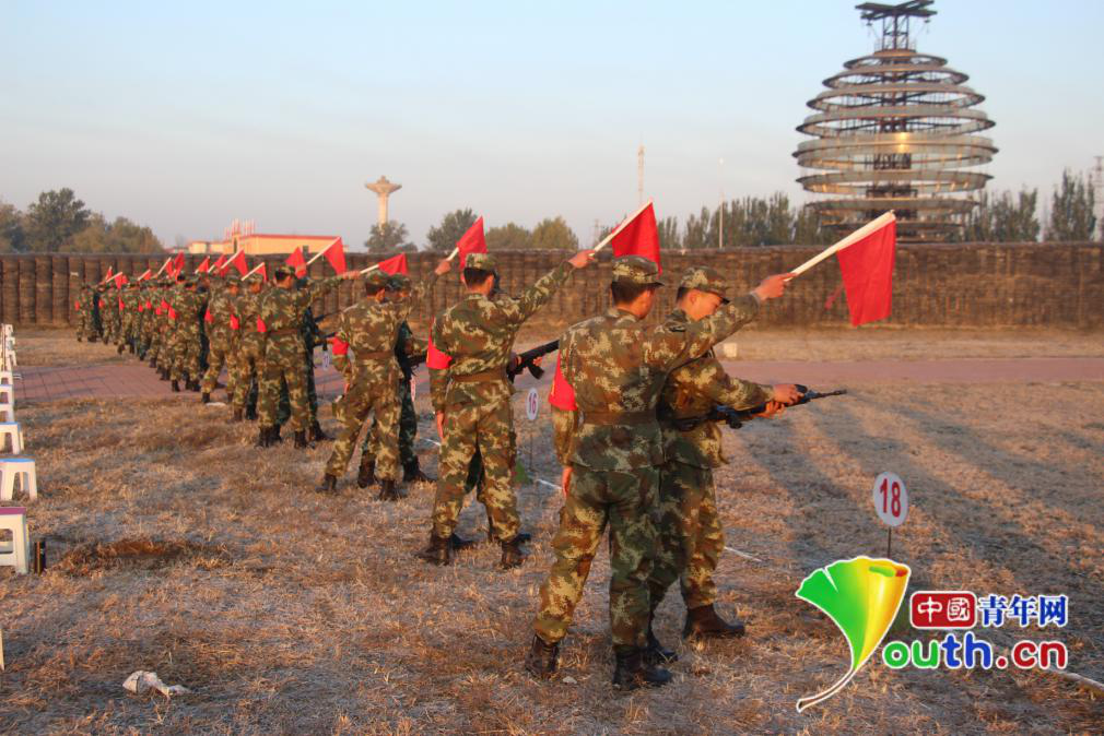 武警北京總隊七支隊新兵營正在進行射擊訓練.通訊員 姜潤邈 攝