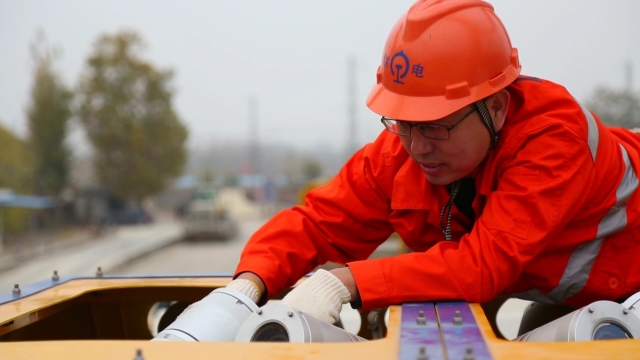 铁路工人"改造"4c检测车:徒步数十公里核数据