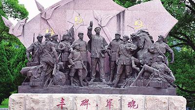 福建龙岩古田会议纪念馆前的巨幅石雕.光明图片/视觉中国