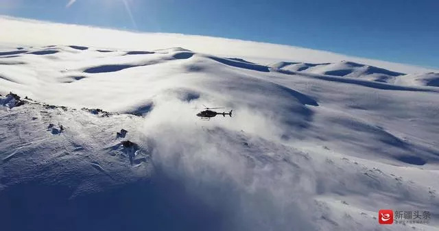 阿尔泰山雪景图片