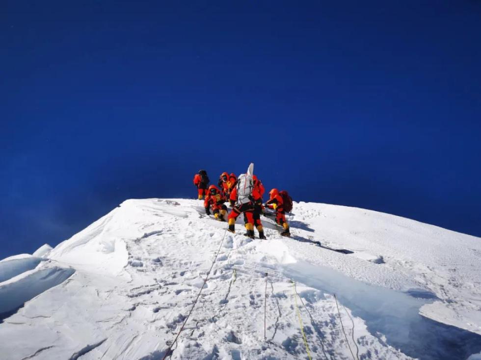 5月27日,2020珠峰高程測量登山隊成功登頂珠穆朗瑪峰.