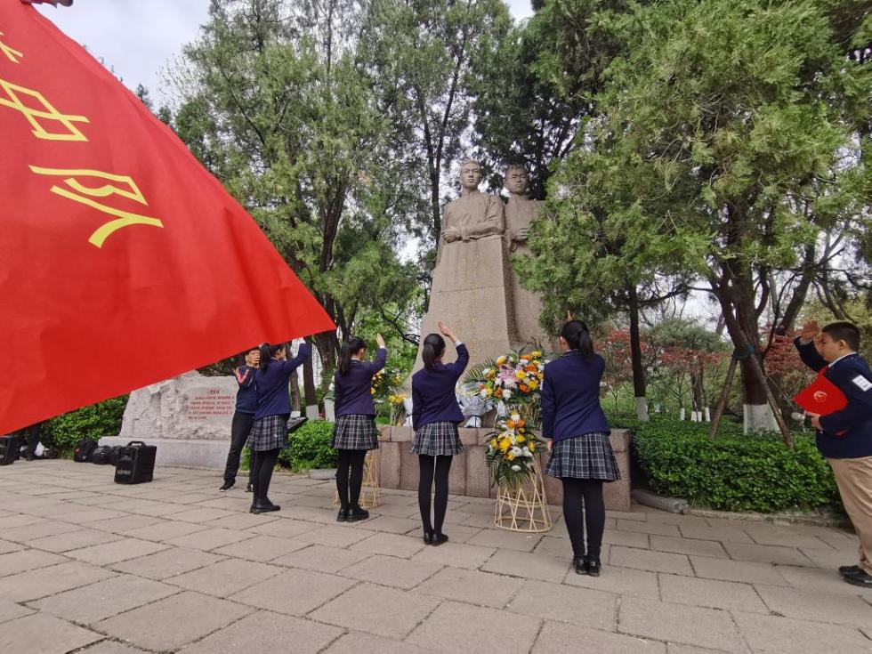 清明节前夕,舜耕小学成立"王尽美中队"邓恩铭中队(舜耕小学供图)