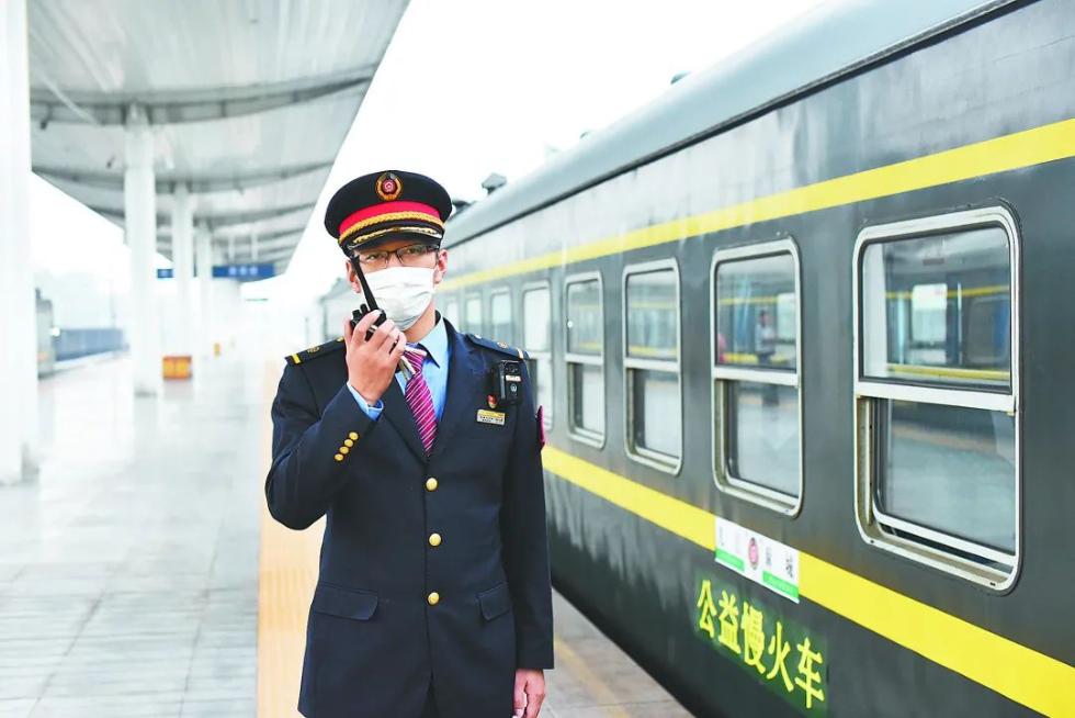 庆祝建党百年发现最美铁路再出发