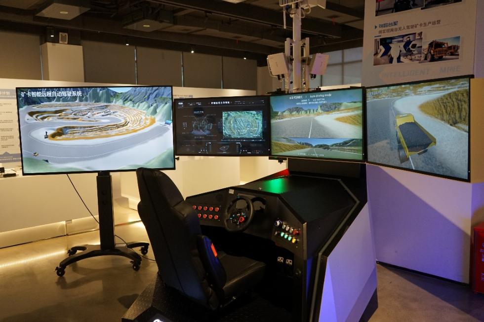 矿卡智能远程自动驾驶系统.人民网栗翘楚摄