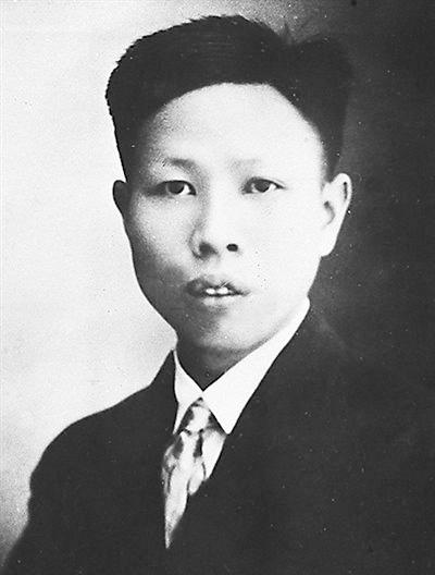 "毛泽东的词作《蝶恋花·从汀州向长沙》中的名句,写的就是杰出的红