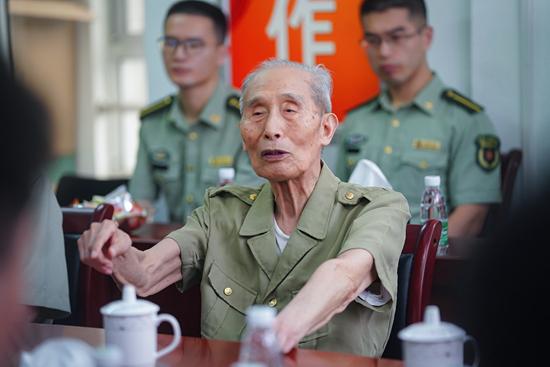 原国防科技大学教授胡守仁为学员讲党课. 贾宏达/摄