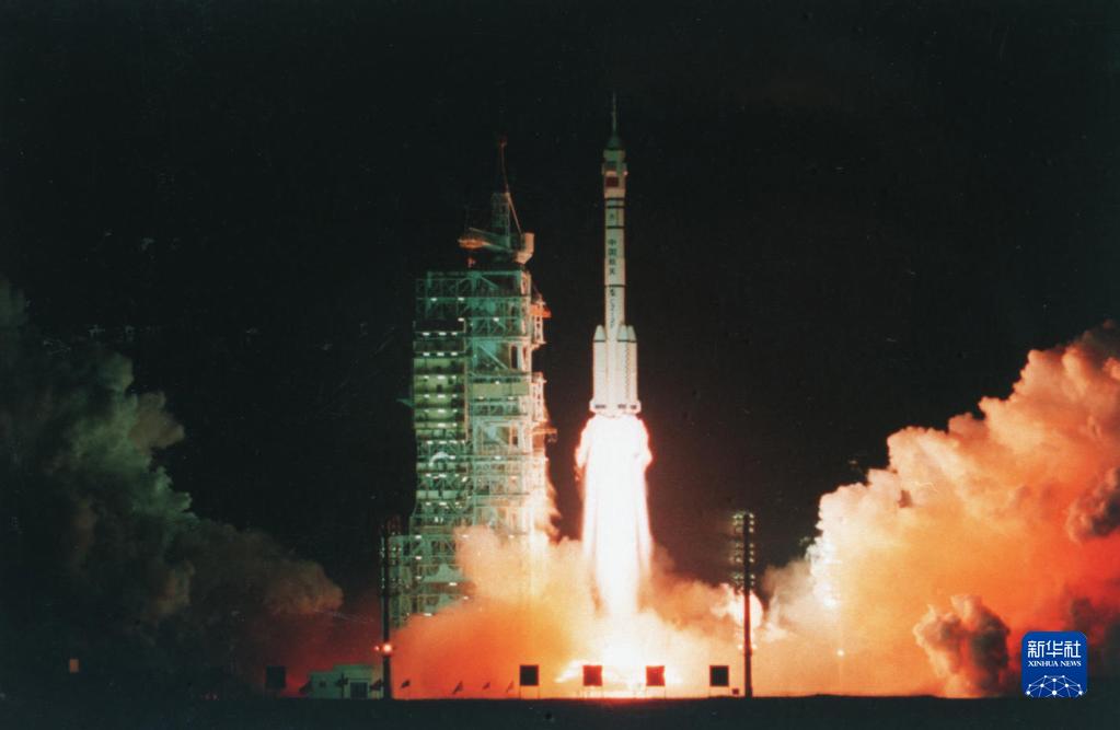 1999年11月20日,神舟一号无人飞船在酒泉卫星发射中心发射升空