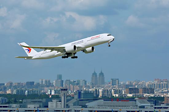 碳中和航班首飞成功 民航业离绿色飞行有多远_新闻频道_中国青年网