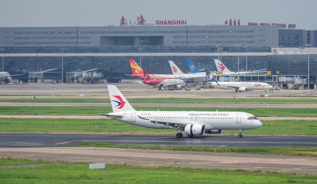 �ڶ��ܹ���C919�����С� �����׼ܻ��ִ�ɻ��ؿ���.jpg