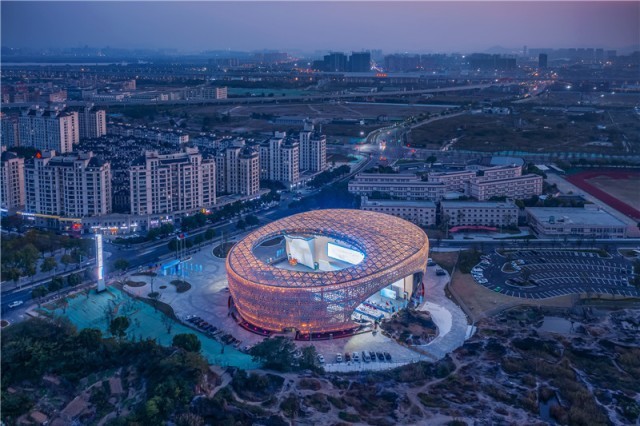 ̽�ݺ������˻�ح������ʯ���������ұ������� ����ɫ������������