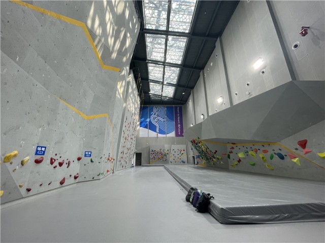 ̽�ݺ������˻�ح������ʯ���������ұ������� ����ɫ������������