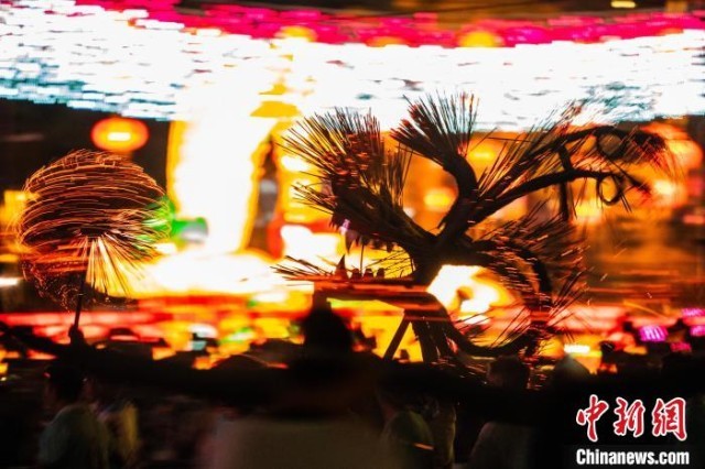 香港国家级非遗项目“大坑舞火龙”中秋夜再度亮相维园