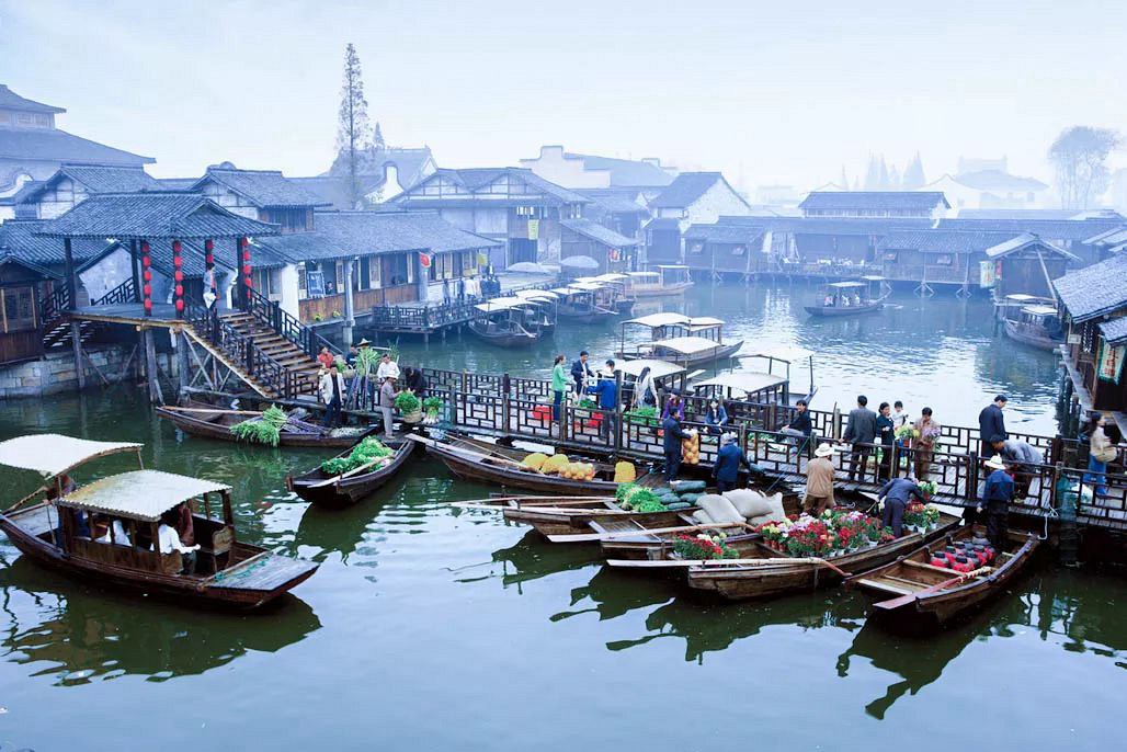 乌镇水上集市晨间买卖。乌镇景区供图