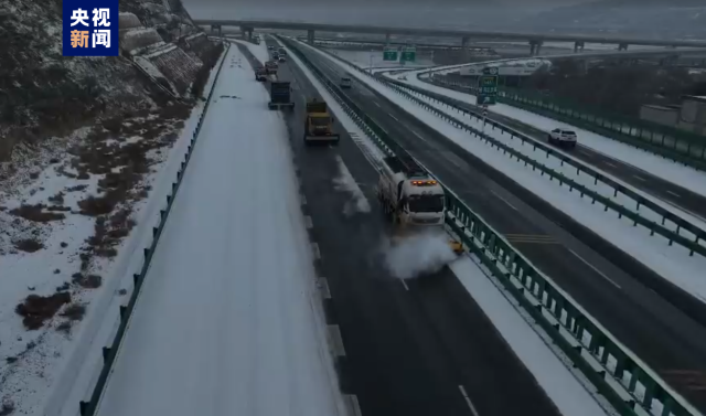 甘肃多条高速公路因降雪临时管制