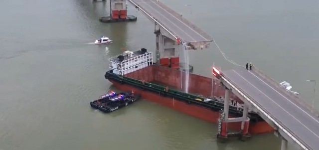 广州南沙沥心沙大桥被船只撞断 防撞能力加固提升工程曾三次延期