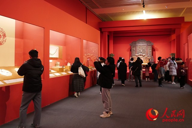 �������ڲιۡ�������Ԫ�����׳������´��Ļ�չ�������������� Τ������