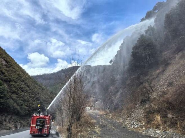 一分钟喷出10吨水，消防装备“跨界”助力扑救雅江山火