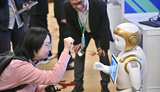 当“机器人”有了“AI大脑” 人形机器人时代来了吗