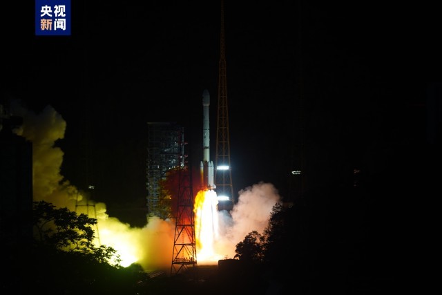 我国成功发射巴基斯坦多任务通信卫星