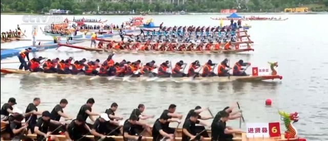 龙舟竞渡又端阳 “沉浸式”观赛感受鲜活的中国传统民俗