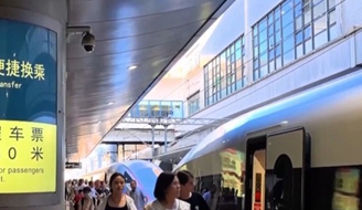 �ܽ���Ӱ�� �����ߵȲ����г�������ͣ��.jpg