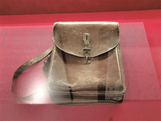 美术馆纷纷推出红色主题展览,通过红色文物或作品,讲述红色革命故事