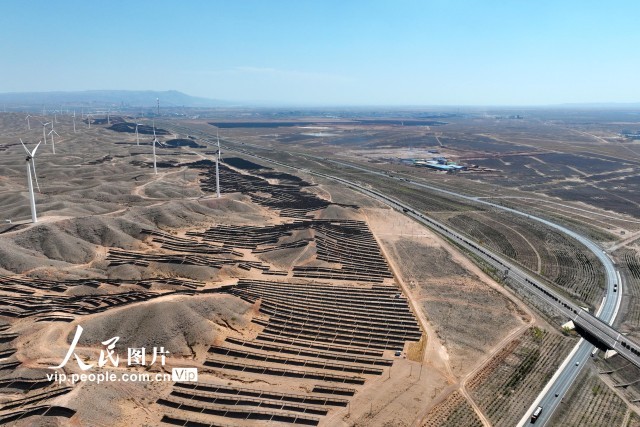 宁夏青铜峡:塞上绿电 风光无限_新闻频道_中国青年网