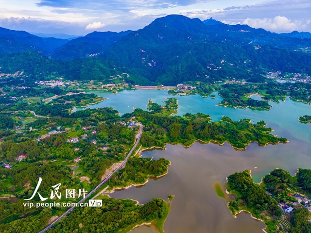 安徽岳西:雨后天堂湖 美若画卷