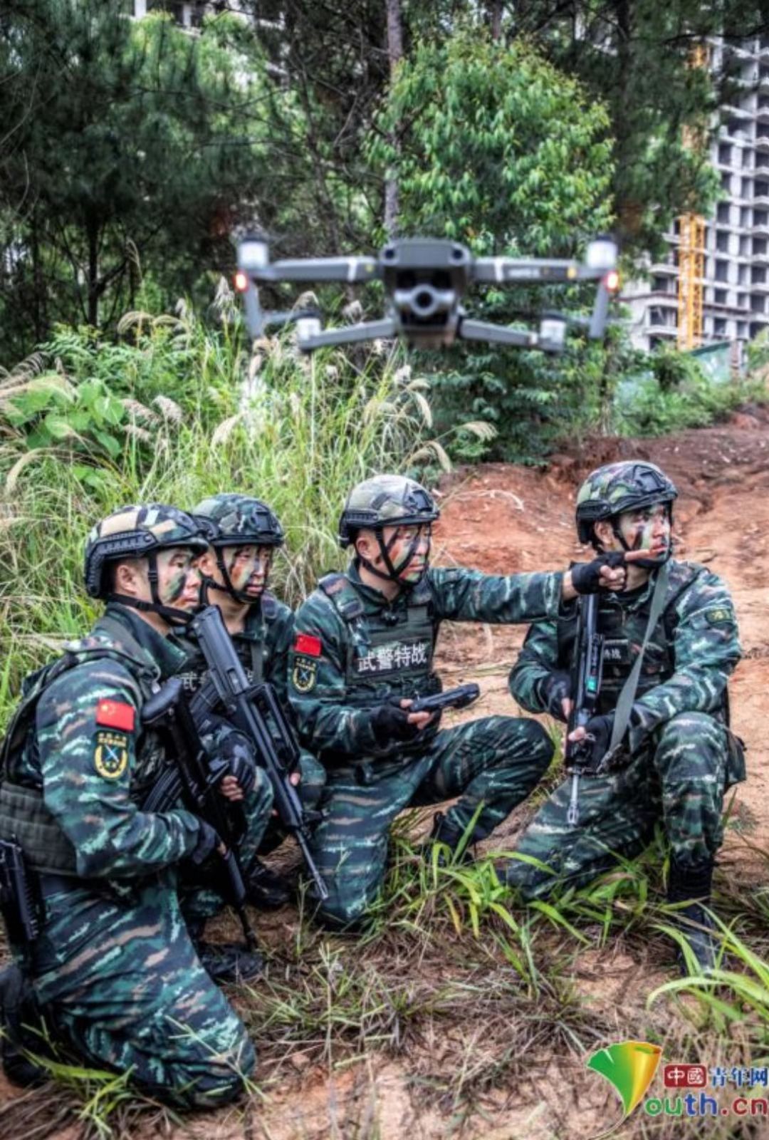 利刃出击!广西梧州武警特战队员开展山林地反恐演练