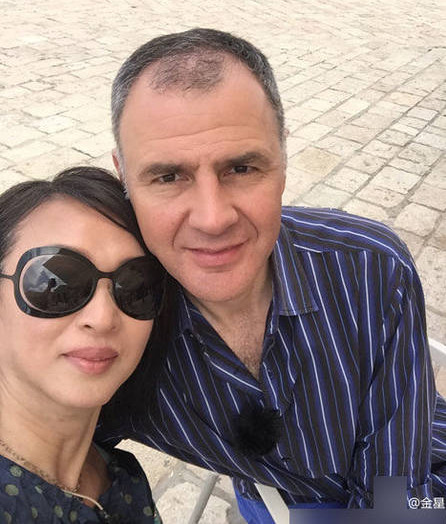 金星与老公秀恩爱 豪宅曝光古色古香