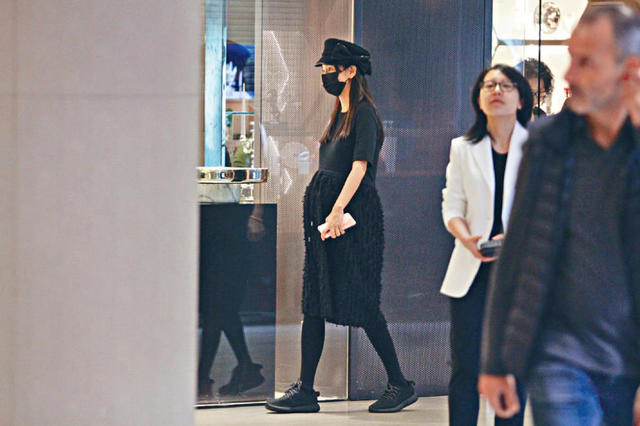 黄晓明接妻儿出院 baby状态特别好
