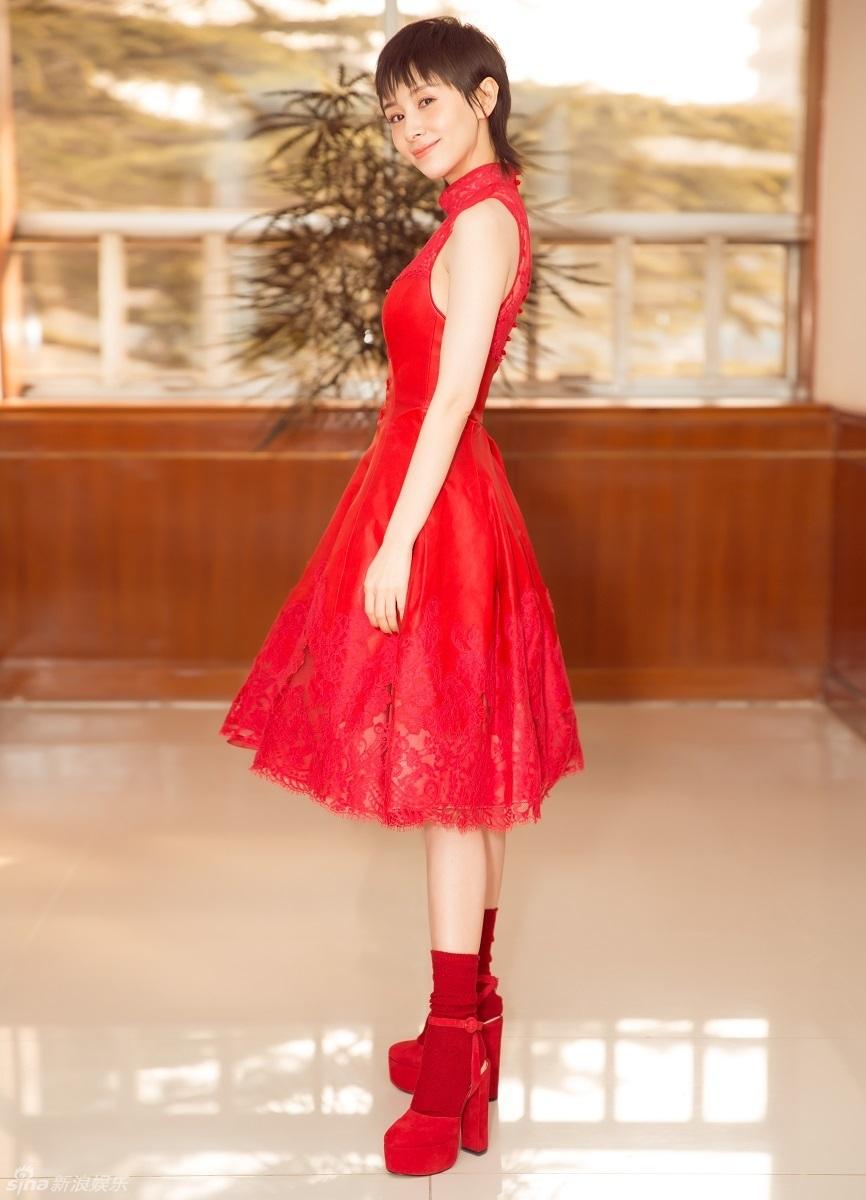 组图王子文央视春晚首秀小礼服显精灵本色