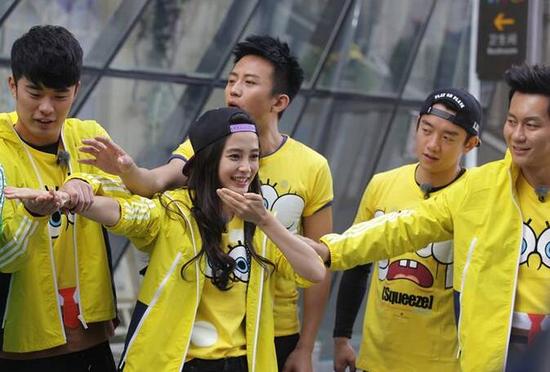 网曝迪丽热巴加盟跑男5baby的粉丝团都点了赞