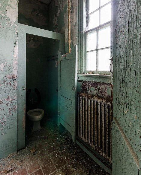 美虐童男校成恐怖废墟 55名男童在此遇害