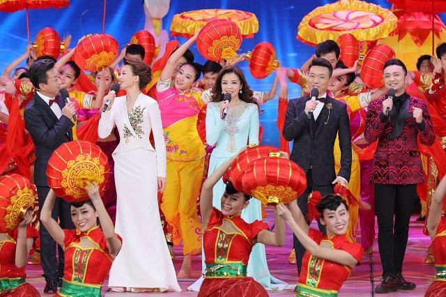 灯树千光照花焰七枝开央视鸡年元宵晚会如约而来