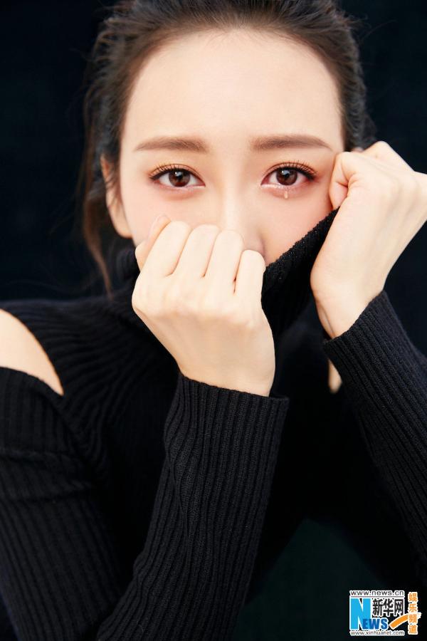 王鸥黑装束身优雅高贵 chic感十足