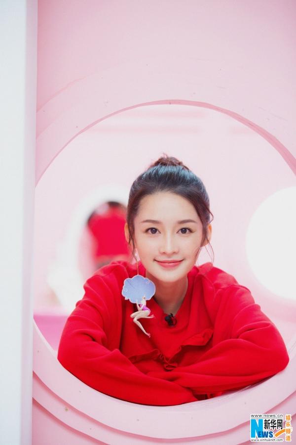 李沁甜美亮相综艺节目古灵精怪满满少女力