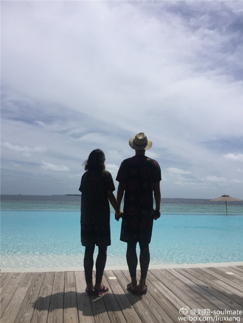 刘翔骑在吴莎脖子上秀恩爱这个姿势被网友骂惨了