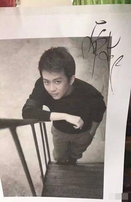 跑男录制群众花式求签名鹿晗真都签了